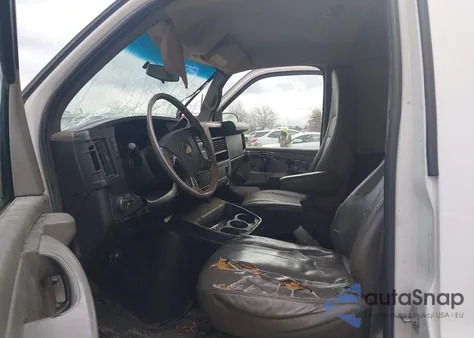 2011 Chevrolet Express 2500 Work Van z USA, uszkodzony, nr VIN 1GCWGFFA4B1129039